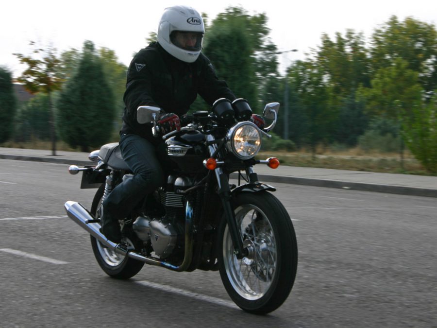 Foto 04 Triumph Thruxton 900