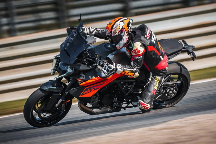 Foto 002 KTM 1390 Super Duke GT