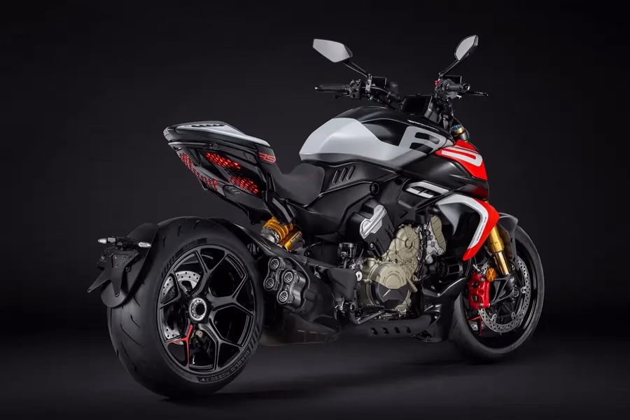 Foto 007 Ducati Diavel V4 RS