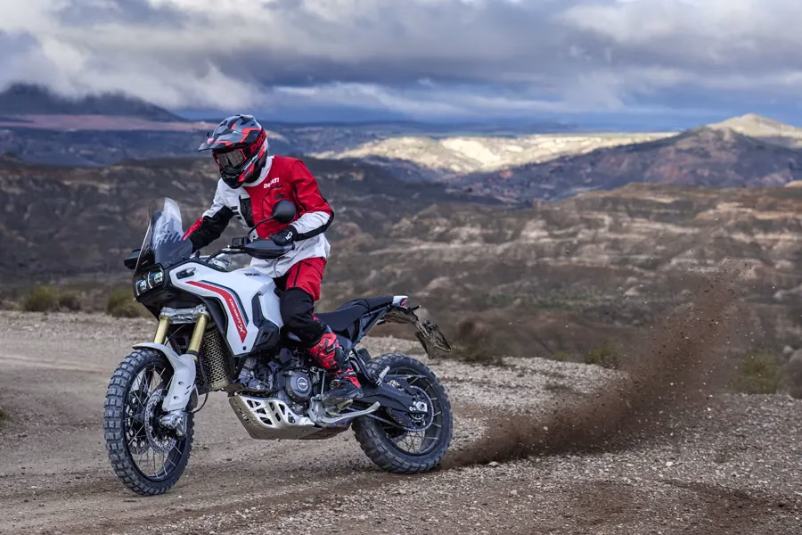Foto 008 Ducati DesertX 2026