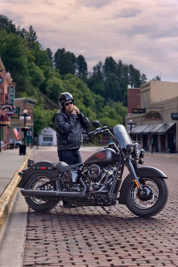 Foto 005 Harley-Davidson Deadwood